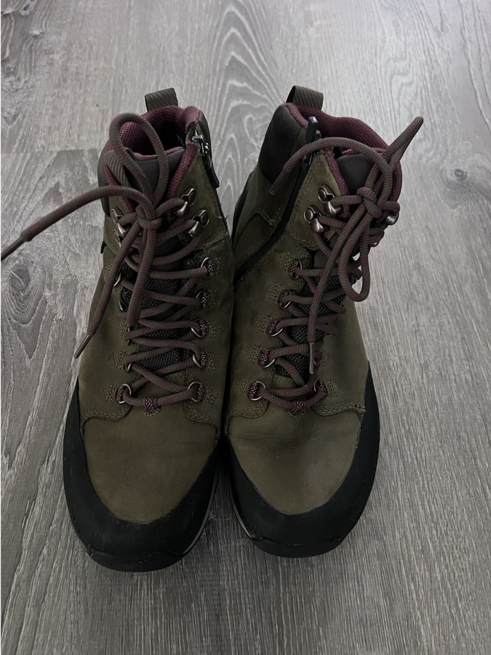 Teva Arrowood Utilitaire Mid Waterproof Hiking Boots – Men’s Size 10 US
